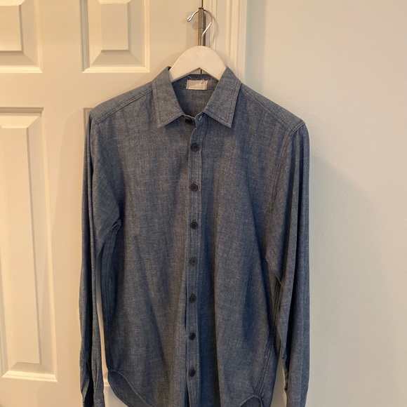 Button down - Picture 3 of 3